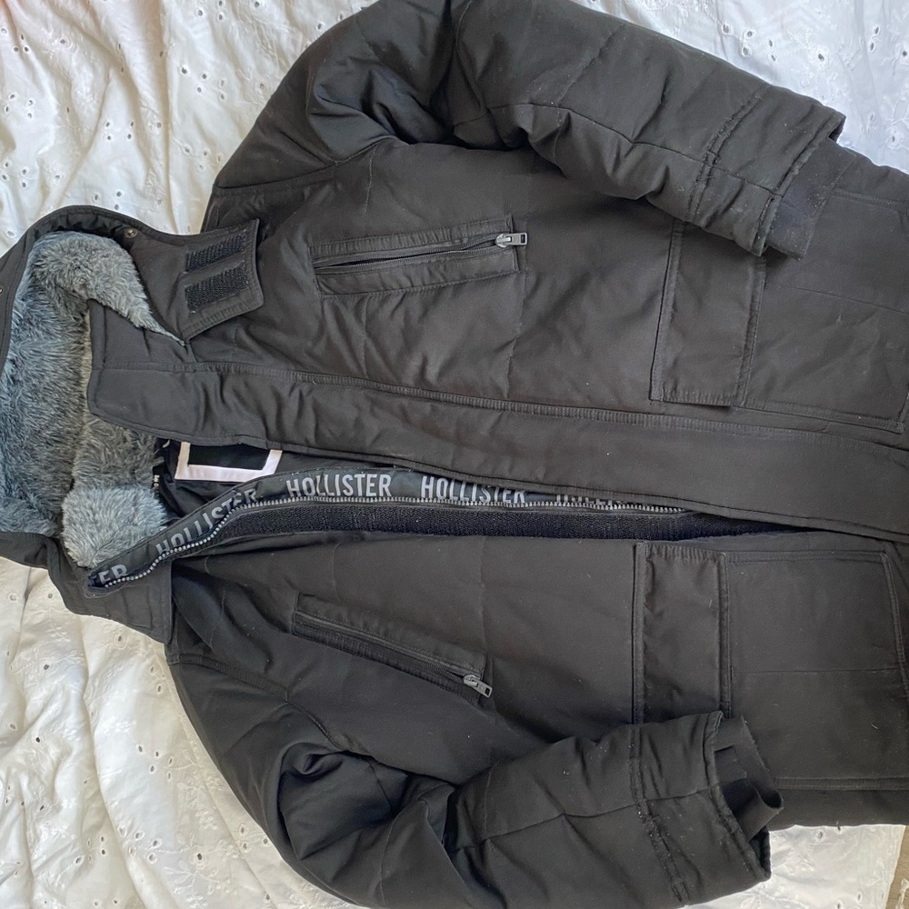 Hollister Mens Winter Jacket ! Small Black Grey Fur